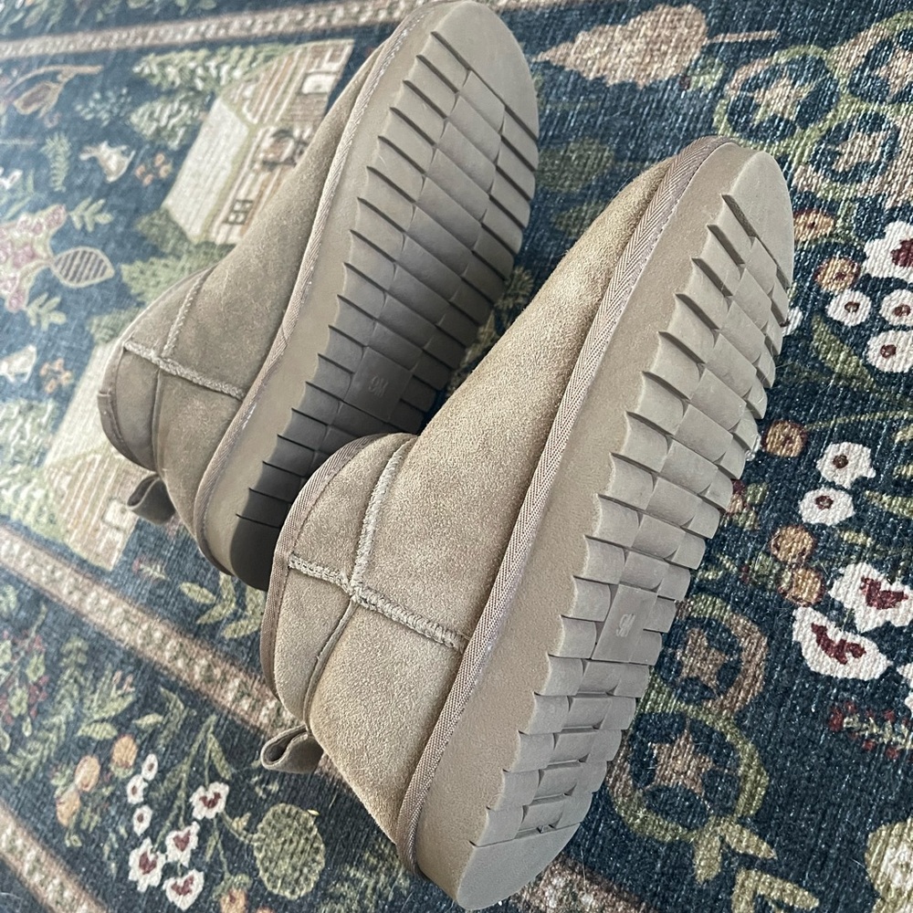 CUSHIONAIRE Genuine Suede Ankle Boots Taupe Faux Fur Size 9 - Picture 9 of 12